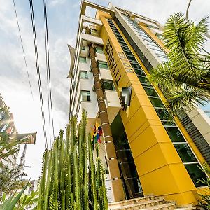 Hotel Titanium Plaza